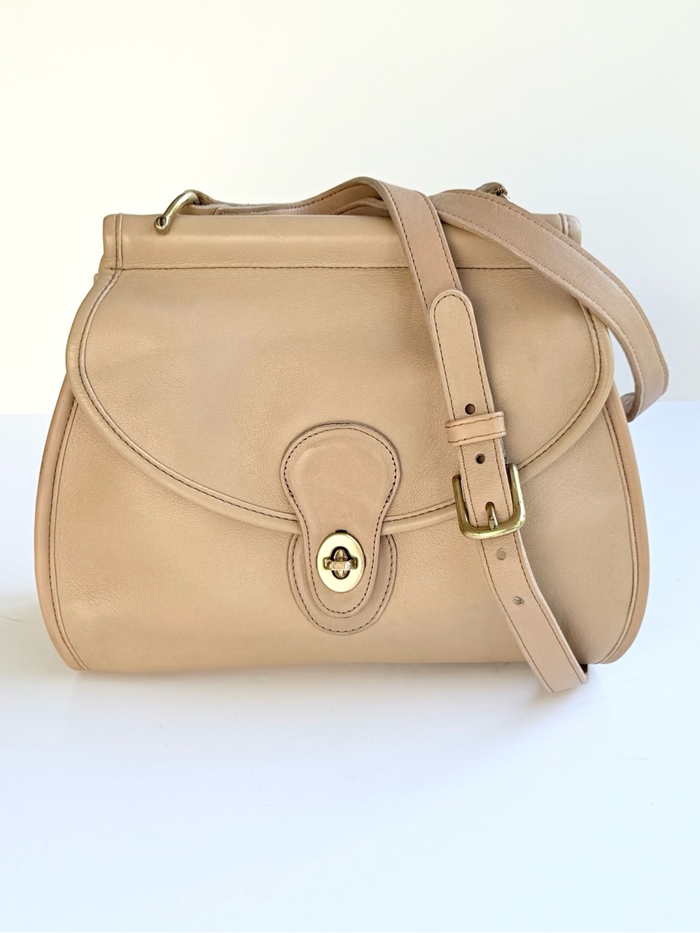 Vintage 1990s Coach Logan Crossbody Bag 9907 Stone Glovetanned Leather Turnlock